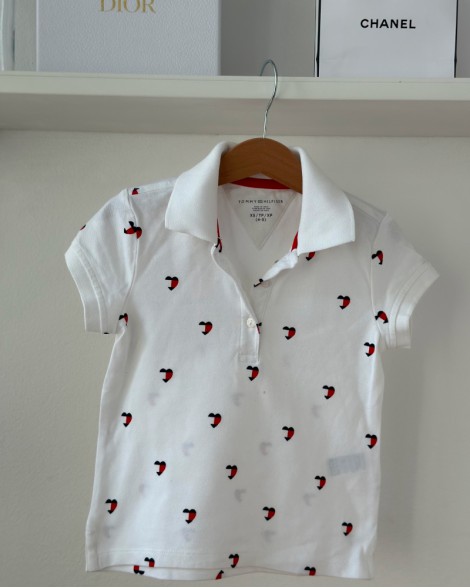 Triko dětské Tommy Hilfiger bílé se srdíčky